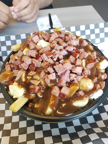 Opinii despre The Happy Greek (featuring World Burger) în Ottawa - Hospitality and gastronomy