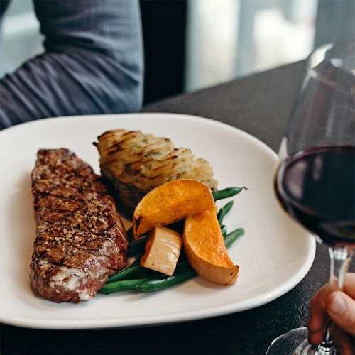 888 7 Ave SW, Calgary, AB T2P 3J3