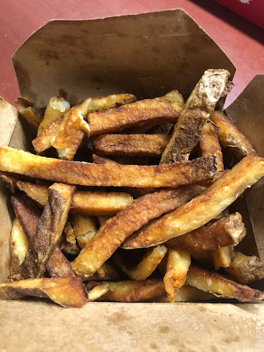 Lil' Louie's Eats & Sweets - Hospitality and gastronomy