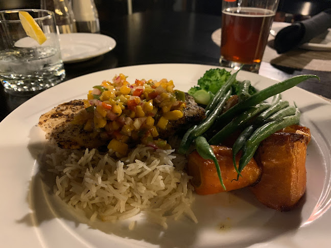 Pier Seventeen Hotel & The Pier Sports Bar - Blind River