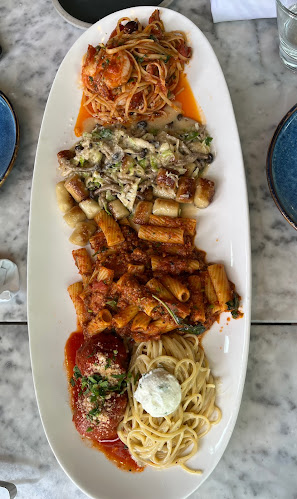 Opinii despre Trattoria Park Royal în West Vancouver - Hospitality and gastronomy