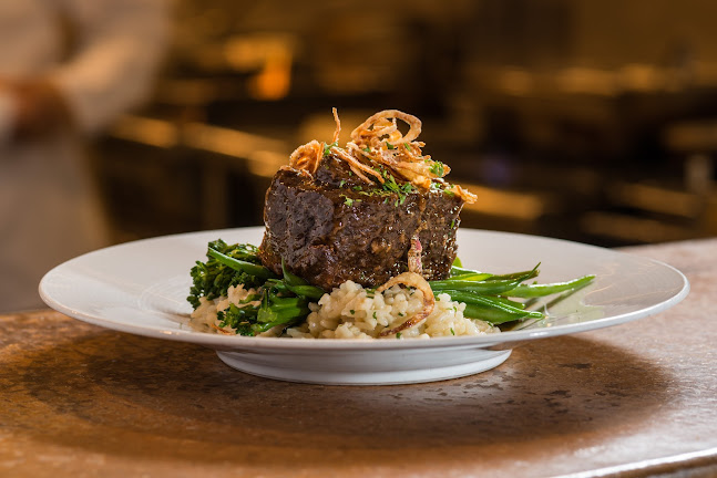 Opinii despre Illuminaté Restorante - Steakhouse, Seafood, Italian în Delta - Hospitality and gastronomy
