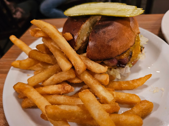 Opinii despre Tomahawk Restaurant în North Vancouver - Hospitality and gastronomy