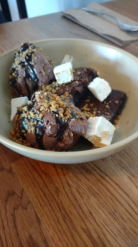 809 1 Ave NE, Calgary, AB T2E 0C2