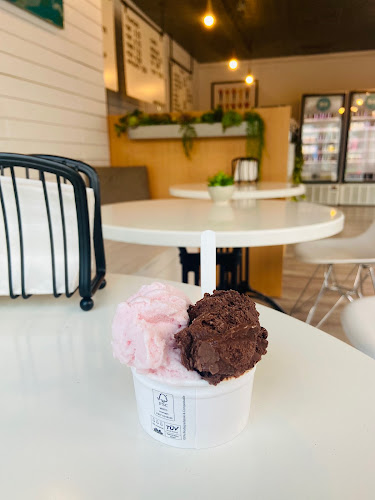 236 4 St NE, Calgary, AB T2E 3S2