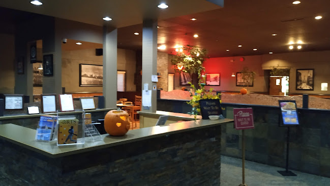 Opinii despre Ricky's All Day Grill & RG's Lounge - Whitehorse în Whitehorse - Hospitality and gastronomy