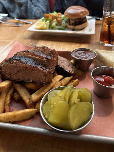 Opinii despre Smoke and Bones BBQ în North Vancouver - Hospitality and gastronomy