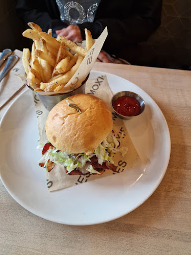 Comentarii opinii despre Moxies Calgary Downtown Restaurant