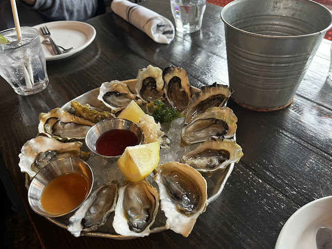 Chewies Oyster Bar Kitsilano - Hospitality and gastronomy