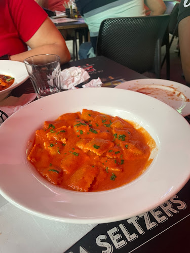 Opinii despre Cafe Diplomatico Restaurant & Pizzeria în Toronto - Hospitality and gastronomy