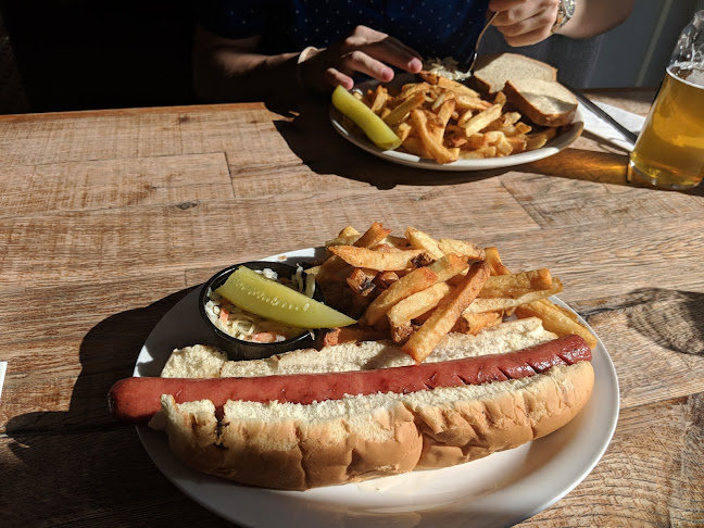 Nate's Deli - Hospitality and gastronomy