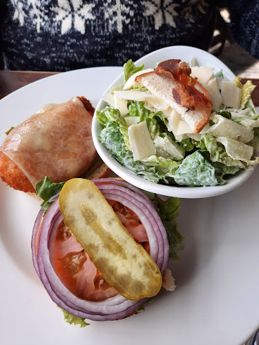 Shady Rest | Restaurant & Pub - Qualicum Beach