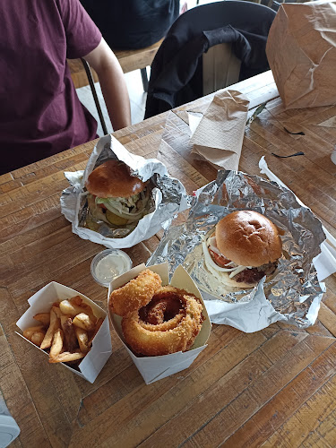 7241 Bathurst St, Thornhill, ON L4J 3W1