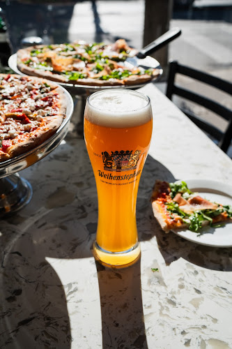 594 College St, Toronto, ON M6G 1B3