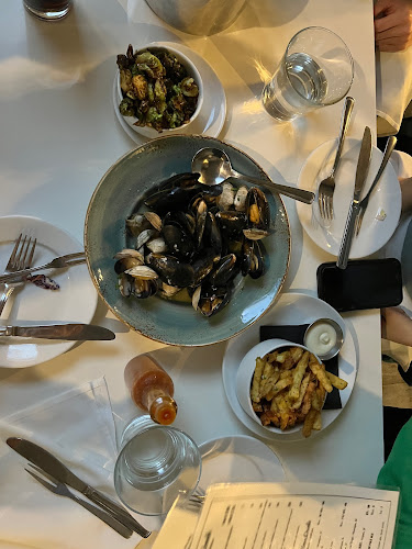 762 Cambie St, Vancouver, BC V6B 2P2