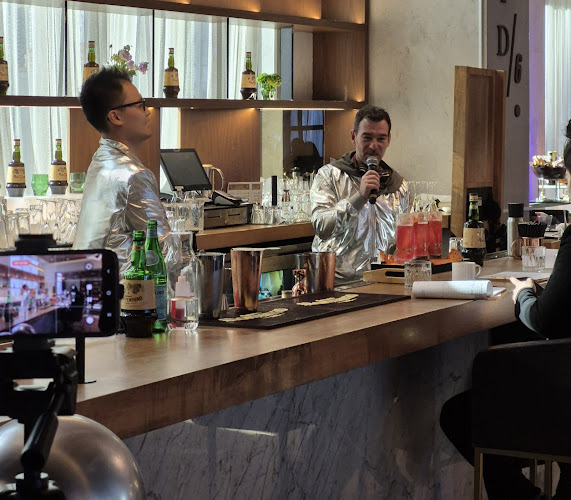 Opinii despre D/6 Bar & Lounge în Vancouver - Hospitality and gastronomy