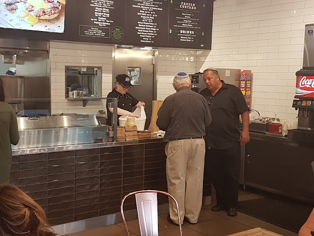 Comentarii opinii despre Sheli's Burgers & Fried Chicken