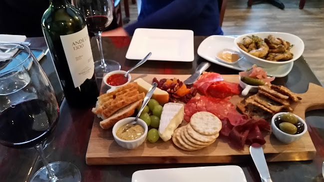 The Easy Pour Wine Bar - Cambridge