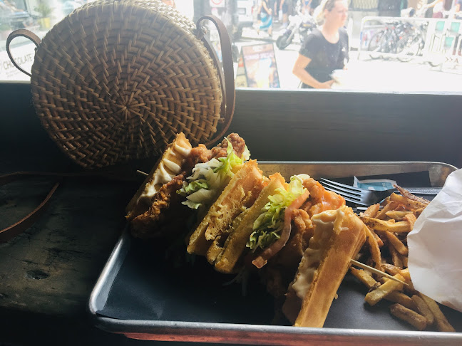 Comentarii opinii despre The Dirty Bird Chicken + Waffles