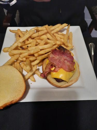 201 Pinewood Park Dr, North Bay, ON P1B 8Z4