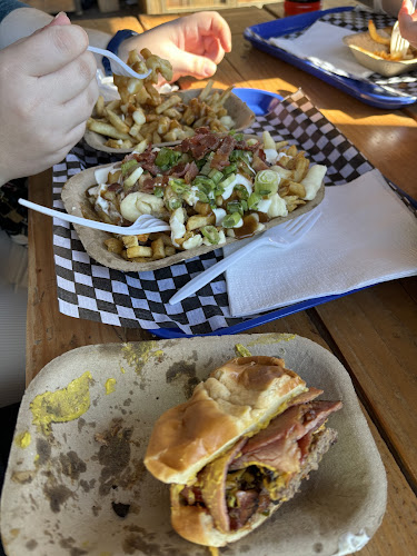 Comentarii opinii despre L'Authentique Poutine and Burgers