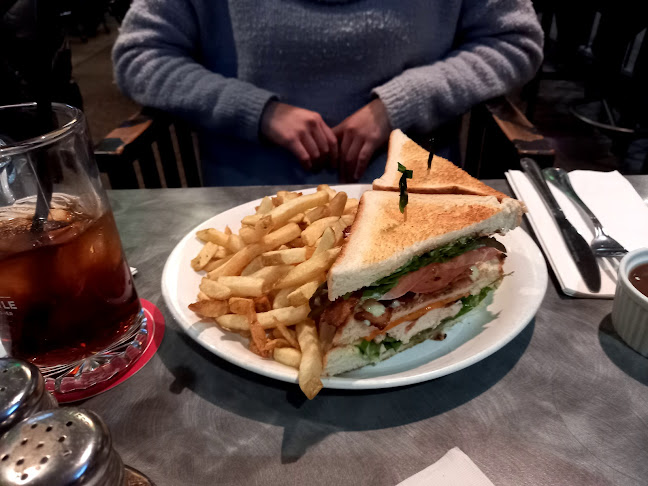 Opinii despre Clancy's Pub & Grill în Penticton - Hospitality and gastronomy