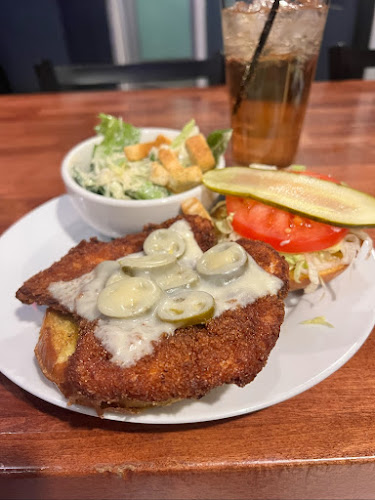 Hideaway Public House - Salmon Arm