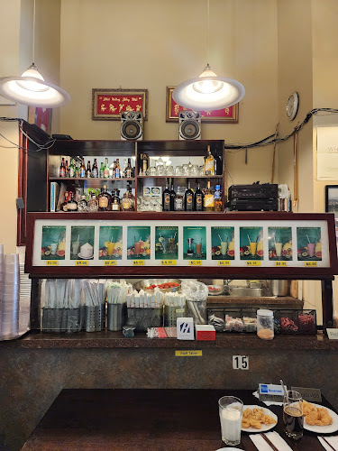 Joyeaux Café & Restaurant - Vancouver