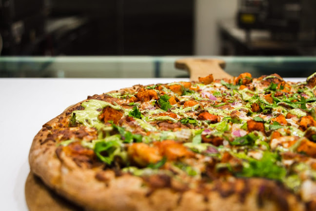 Opinii despre Tossing Pizzeria în Kelowna - Hospitality and gastronomy