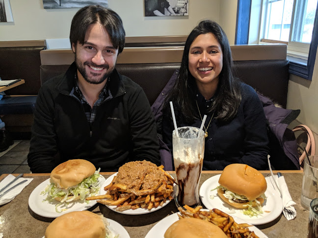 Opinii despre George's Burgers & Subs în Winnipeg - Hospitality and gastronomy