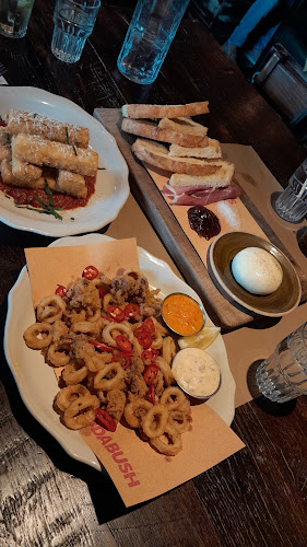 2429 Fairview St, Burlington, ON L7R 2E3