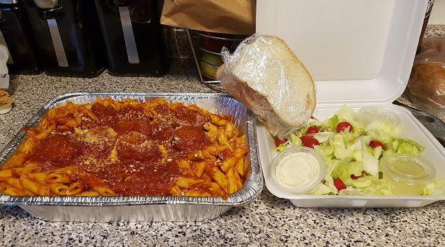 Deluca's Pizza - Hospitality and gastronomy