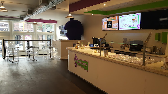 Nom Nom's Yogurt Bar & Cafe - Brampton