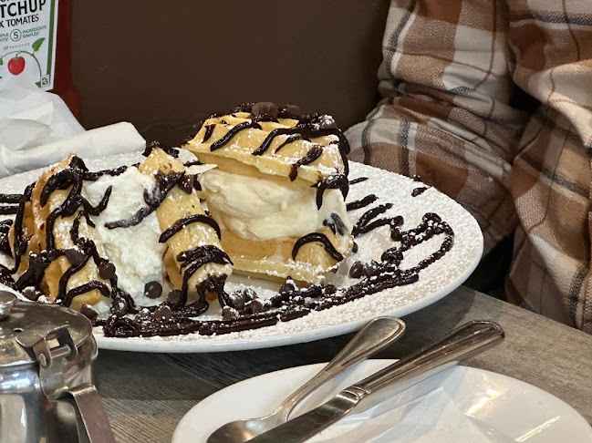 The Food And Art Cafe