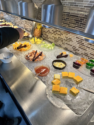 Opinii despre Mark's Family Restaurant în Yellowknife - Hospitality and gastronomy