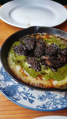 Hank's *A Restaurant - Hospitality and gastronomy