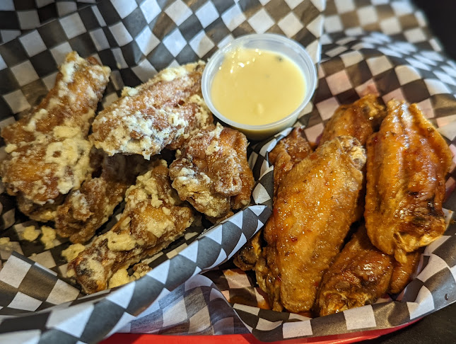 Howl At The Moon - Hospitality and gastronomy