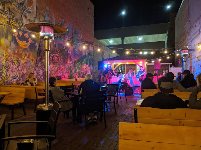 Comentarii opinii despre The Yard