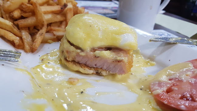 Fresh Kutz Market & Grill - Hospitality and gastronomy