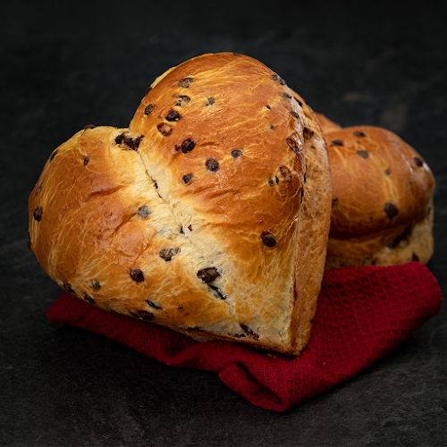 689 St Clair Ave W, Toronto, ON M6C 1B2