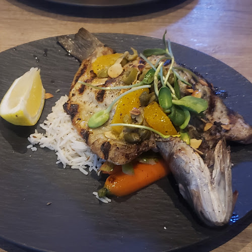 Perla Oyster Bar & Grill