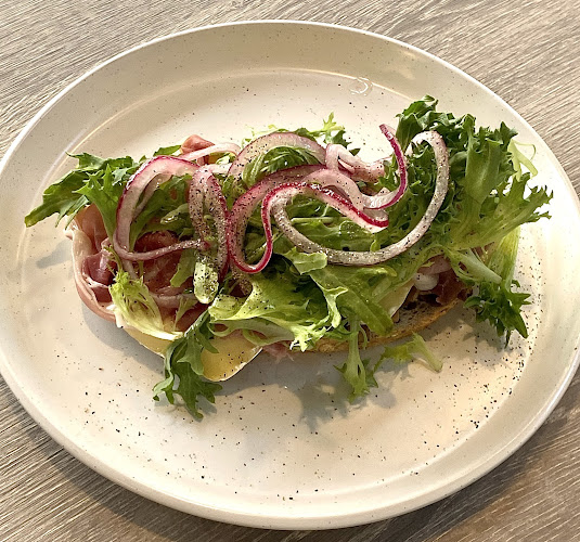 1701 Powell St #109, Vancouver, BC V5L 5C9