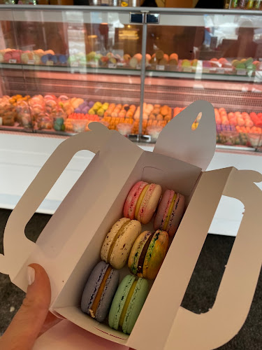 379 Richmond Rd, Ottawa, ON K2A 1Y8