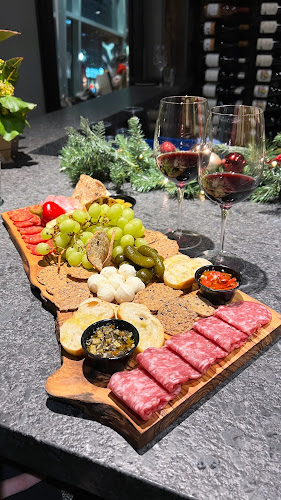 Comentarii opinii despre The Olive Board Charcuterie & Wine Bar