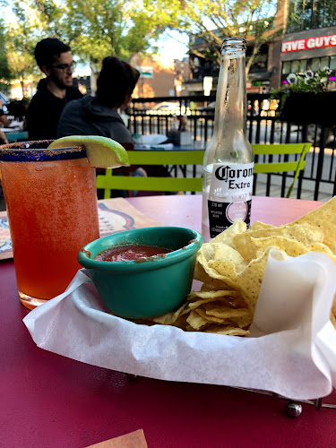 Opinii despre Julio's Barrio Mexican Restaurant în Edmonton - Hospitality and gastronomy