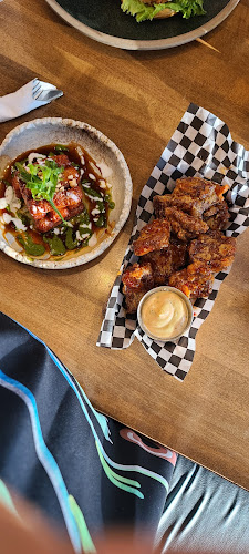 890 4 Ave SW, Calgary, AB T2P 0K4