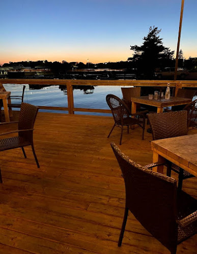 Boathouse Lakeside Grill