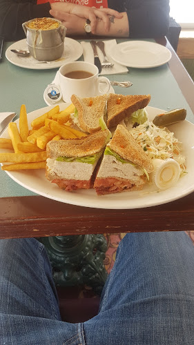 Peter's on Eglinton Restaurant - Hospitality and gastronomy