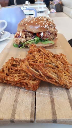 Opinii despre A Ladybug Bakery and Cafe în Calgary - Hospitality and gastronomy