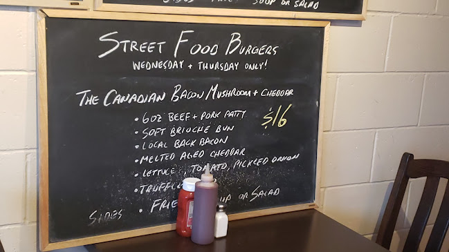 812 Crowley Ave, Kelowna, BC V1Y 7G7